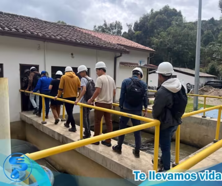 Estudiantes De Arquitectura De La Unipamplona En Planta De Tratamiento Cariongo